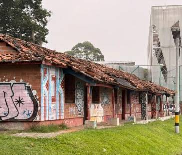 Así estaba el lugar antes de ser demolido. FOTO: ALCALDÍA DE MEDELLÍN