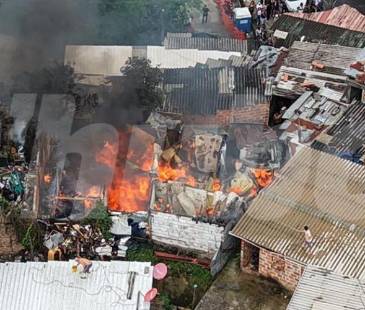 Así quedaron las viviendas afectadas tras el incendio en Andalucía. FOTO: CORTESÍA @gemelosdronplay