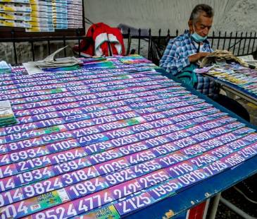 Venta de loterías en Medellín. FOTO: JUAN ANTONIO SÁNCHEZ 