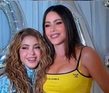 Las barranquilleras se juntaron previo al show para esta foto. FOTO: INSTAGRAM @sofiavergara