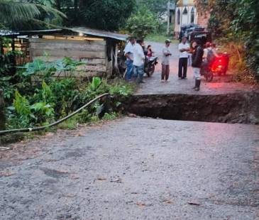Puente La Balsa colapsó en el corregimiento San José de Apartadó, Urabá antioqueño. FOTO: TOMADA DE FACEBOOK LA CHIVA DE HOY