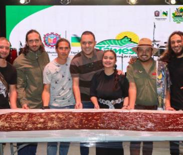 En Támesis crearon la chocolatina artesanal más grande de Colombia. FOTO: ALCALDÍA DE TÁMESIS