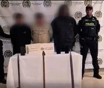 Capturados por intento de hurto a estación de servicio en Envigado. FOTO: CORTESÍA POLICÍA METROPOLITANA