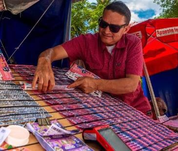 Referencia venta de billetes de lotería. FOTO: CAMILO SUÁREZ