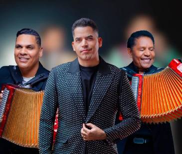 De izquierda a derecha: Samir Vence Romero, el acordeonero; Israel David Romero, el vocalista; y el Pollo Isra, director y acordeonero fundador. CORTESÍA