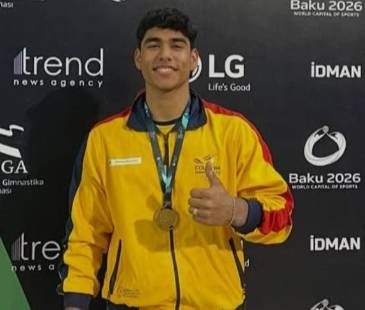 Ángel Barajas luciendo su nueva medalla de oro. FOTO: @CLUBSTARSG