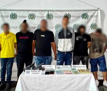 <span class="mln_uppercase_mln">Los</span><b><span class="mln_uppercase_mln"> suejtos tendrán que responder por varios delitos relacionados con extorsión. FOTO: CORTESÍA POLICÍA METROPOLITANA </span></b>
