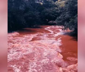 Así se veían las aguas a la altura de La Pradera y Porce, según los videos difundidos. <b><span class="mln_small-caps_mln">/FOTO: CAPTURA DE VIDEO DENUNCIAS ANTIOQUIA</span></b>