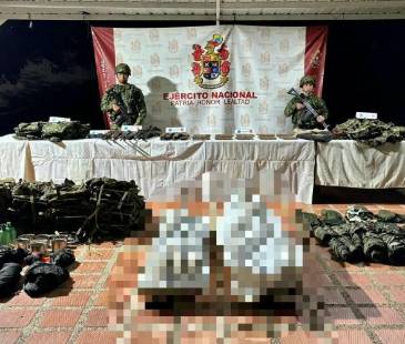 Los cuerpos de los dos presuntos integrantes del Clan del Golfo que fueron neutralizados en Anorí. FOTO: SÉPTIMA DIVISIÓN