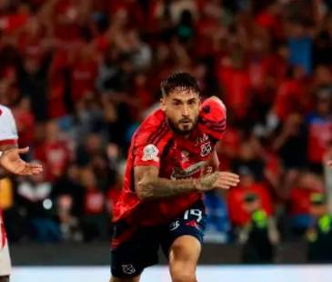 Francisco Fydriszewski (medio) es el goleador de la Liga BetPlay y del DIM con 11 goles. FOTO: MANUEL SALDARRIAGA