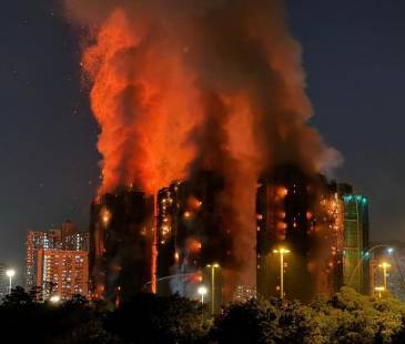 Incendio en Hong Kong. FOTO: AP <b><span class="mln_small-caps_mln">/ AFP</span></b>