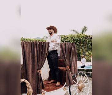 Ryan Castro en el video musical de ‘Mi fortuna’. FOTO: @RYANCASTRRO