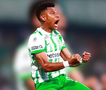 Nacional acudirá a la experiencia de hombres como William Tesillo para tratar de controlar al máximo goleador de Colombia: Dayro Moreno. FOTO: MANUEL SALDARRIAGA QUINTERO