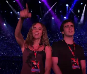 Karen Martínez y su hijo Dante acompañaron a Juanes en uno de sus conciertos. FOTO: INSTAGRAM DE KAREN MARTÍNEZ 