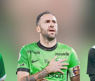 Kevin Cataño (izq.), David Ospina (centro) y Harlen Castillo (der.). FOTO: ATLÉTICO NACIONAL, @D_OSPINA1 Y @HARLEN_CASTILLO
