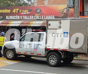 El CTI de la Fiscalía se encargó de la inspección judicial al cuerpo de este hombre. FOTO: CRISTIAN VÁSQUEZ