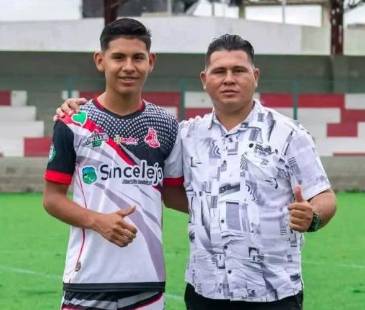 Joel (izquierda) casi siempre era acompañado por su padre Orangel (derecha) a los partidos de fútbol. <b><span class="mln_small-caps_mln">/FOTO: TOMADA DE EL UNIVERSAL</span></b>