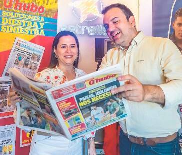 Q’HUBO y Estrella Estéreo se juntaron en la casita del Pueblito Paisa para dar inicio a esta unión. En la foto: Beatriz López Correa, gerente general (e) de la casa editorial El Colombiano; y Jesús Atilano Ramos Kleber, gerente general de Estrella Grupo Empresarial.