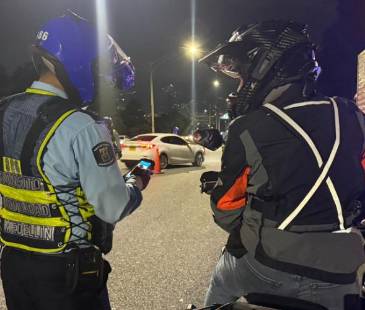 Los controles se realizan en puntos clave de la ciudad. FOTO: CORTESÍA ALCALDÍA DE MEDELLÍN