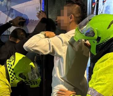 Uniformados de la Policía Metropolitana durante una requisa de rigor. FOTO: POLICÍA METROPOLITANA