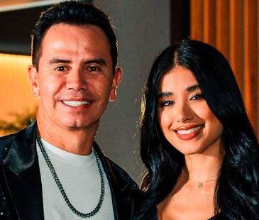 El cantante de música popular, Jhonny Rivera, habló también de la carrera artística de su esposa. FOTO: INSTAGRAM