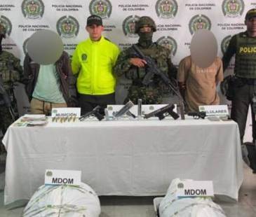 Los capturados y los abatidos durante el operativo de la Fuerza Pública en Salgar. FOTO: POLICÍA NACIONAL