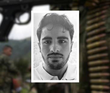 Grupo guerrillero Farc-ep (fondo) se pronuncia sobre asesinato de Mateo Pérez (detalle). FOTOS: AFP (FONDO) Y FUNDACIÓN PARA LA LIBERTAD DE PRENSA - FLIP (DETALLE).