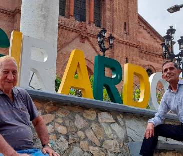 Eduardo (der) y Jorge se encargaron de recomendarnos a Girardota como el mejor municipio de Colombia. Venga y compruébelo. / FOTO: DANIEL GONZÁLEZ. 