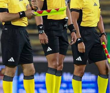 Imagen de árbitros colombianos para ilustrar la nota. FOTO: ARCHIVO - MANUEL SALDARRIAGA 