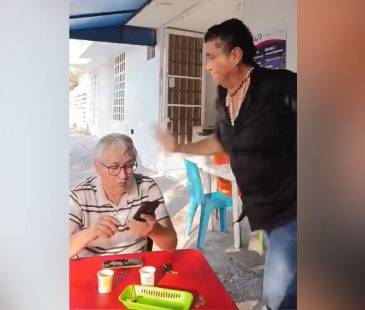 La agresión se habría dado por publicaciones del periodista relacionadas con prácticas políticas del exalcalde. FOTO: CAPTURA DE VIDEO X @COLOMBIAOSCURA