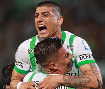 Definición del argentino Juan Francisco Bauzá para abrir el marcador. <b><span class="mln_small-caps_mln">/FOTO: MANUEL SALDARRIAGA</span></b>