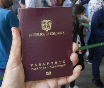 El impuesto de timbre para los pasaportes se actualiza cada tres años. FOTO: ARCHIVO - EDWIN BUSTAMANTE