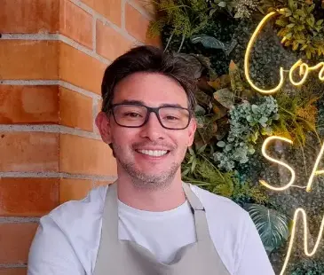 Andrés FelipeLopera es un emprendedor que saca la cara por Copacabana. Sus delicias ya son reconocidas en todo el municipio. / FOTO: DANIEL GONZÁLEZ JARAMILLO.
