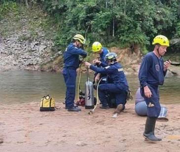 Los organismos de socorro y las autoridades recomendaron a la comunidad extremar precauciones en los cuerpos de agua. FOTO: FACEBOOK CUERPO DE BOMBEROS SAN RAFAEL