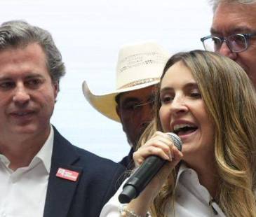 La dupla asistió al centro comercial Gran San en Bogotá para anunciarlo al país. FOTO: X @PALOMAVALENCIAL