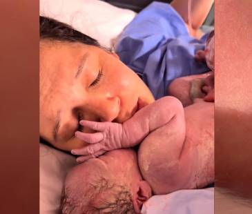 Lina Tejeiro reveló que los cuidados de su madre fueron vitales en medio del parto. FOTOS: CAPTURA DE VIDEO INSTAGRAM @linatejeiro