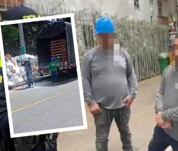 En el recuadro, el momento en el que descargaban el camión. En la foto principal, el momento en el que eran sancionados. FOTOS: CAPTURA DE VIDEO Y X @FicoGutierrez