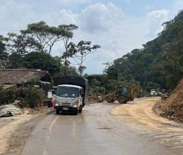 Apertura de la autopista Medellín-Bogotá a la altura de San Luis. FOTO: @InviasOficial