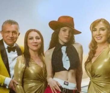 Belinda (centro) junto a los Ángeles Azules. FOTO: SPOTIFY