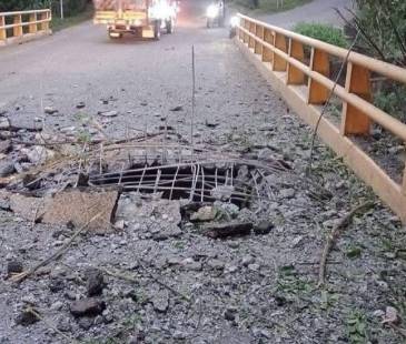 Circulan reportes ciudadanos sobre la aparición de banderas alusivas al Eln en distintos corredores viales del departamento. FOTO: CAPTURA DE PANTALLA VIDEOS AFICIONADOS