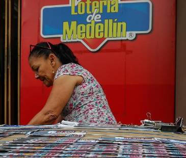 Venta de billetes de lotería. FOTO: MANUEL SALDARRIAGA