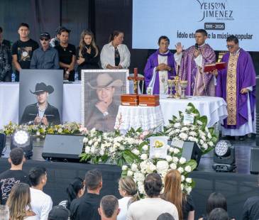 Misa de despedida de Yeison Jiménez y Jéfferson Osorio en Manzanares, Caldas. FOTO: ALCALDÍA DE MANZANARES