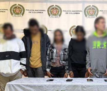 Entre los capturados hay dos mujeres conocidas con los alias de Carolina y Vanesa. FOTO: POLICÍA NACIONAL