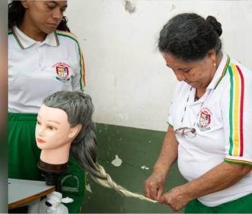 Las interesadas solo deben ser adultas y en extraedad, y ser residentes en Medellín. <b><span class="mln_small-caps_mln">/ FOTO: ALCALDÍA DE MEDELLÍN</span></b>