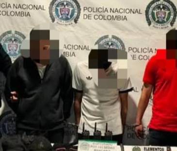 <span class="mln_uppercase_mln">Los</span><b><span class="mln_uppercase_mln"> sujetos fueron dejados a disposición de la Fiscalía. FOTO: CORTESÍA SECRETARÍA DE SEGURIDAD DE MEDELLÍN</span></b>