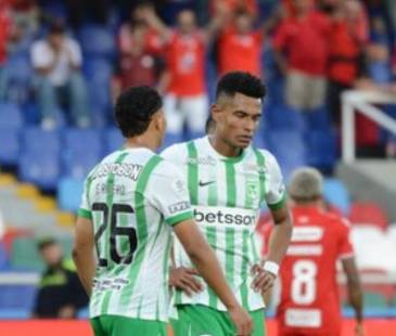 Los verdolagas no pudieron ocultar la decepción por no ganar en Cali. FOTO: COLPRENSA