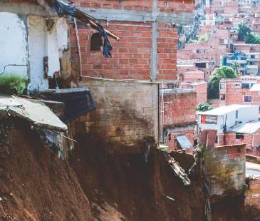 En el sector de Altavista se presentaron varios derrumbes e inundaciones en zonas de riesgo no mitigable. El POT buscará trazar estrategias de mitigación y prevención de desastres. FOTO: JULIO CÉSAR HERRERA