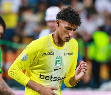 De izquierda a derecha: Nicolás Rodríguez, Kevin Cataño (portero) y César Haydar. FOTO: MANUEL SALDARRIAGA