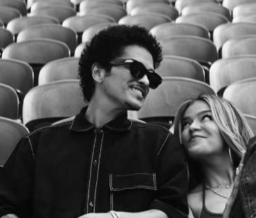 El videoclip oficial de ‘Still’ salió al aire el 2 de septiembre. FOTO: CAPTURA DE VIDEO YOUTUBE KAROL G