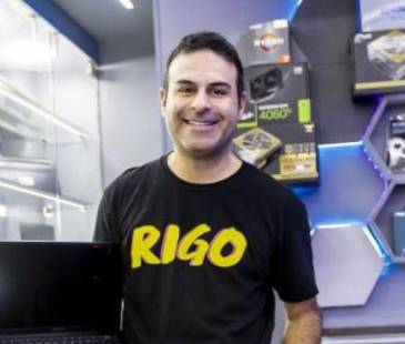 El emprendimiento del actor tiene más de tres años y allí aprovecha para compartir con los seguidores que le compran sus productos. FOTO: ARCHIVO - JAIME PÉREZ MUNÉVAR